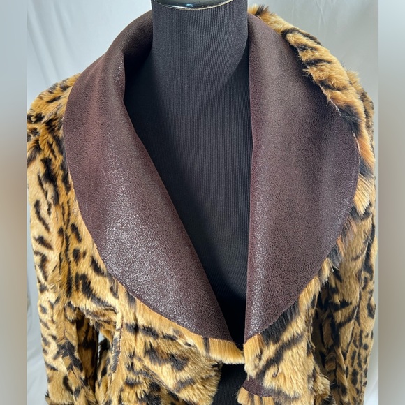 Reversible faux furr jacket - Picture 6 of 8
